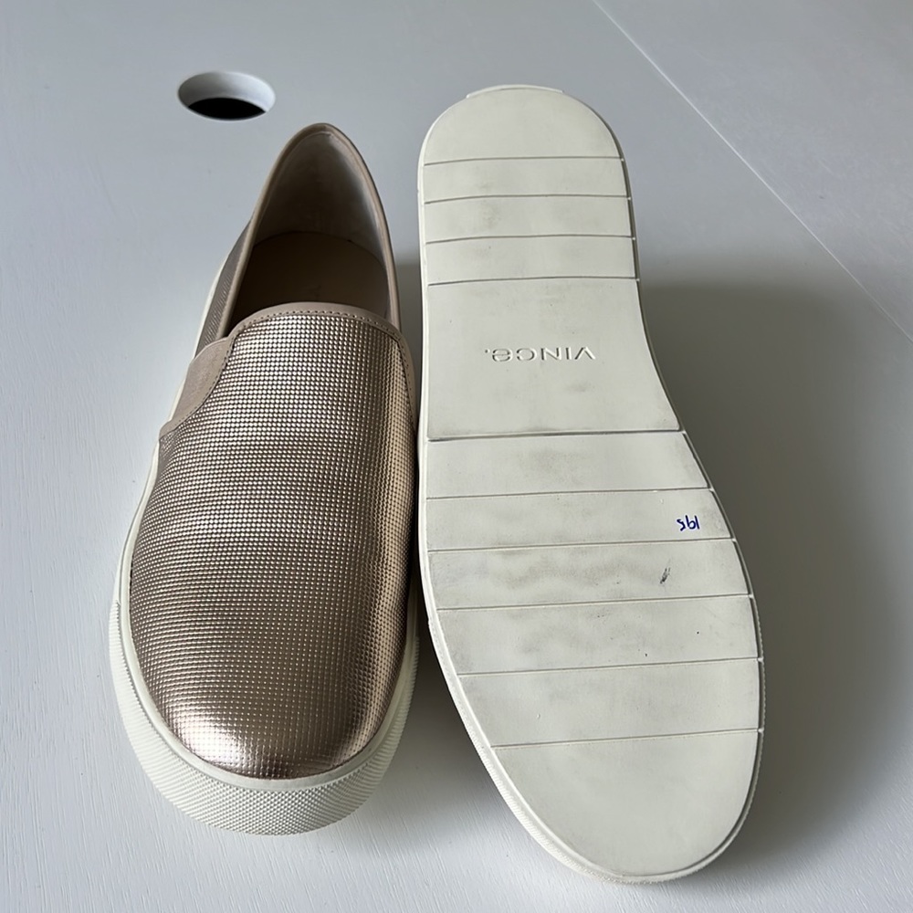 Vince textured gold fabric 10M(40) slip on flats - Picture 14 of 16